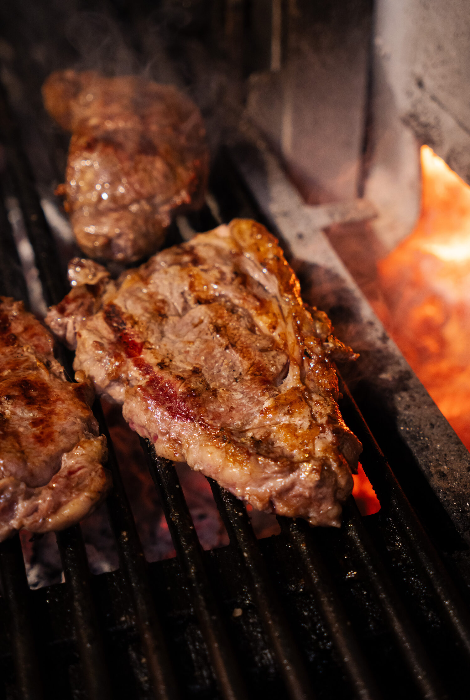 Corte a la parrilla en Carne y Vino