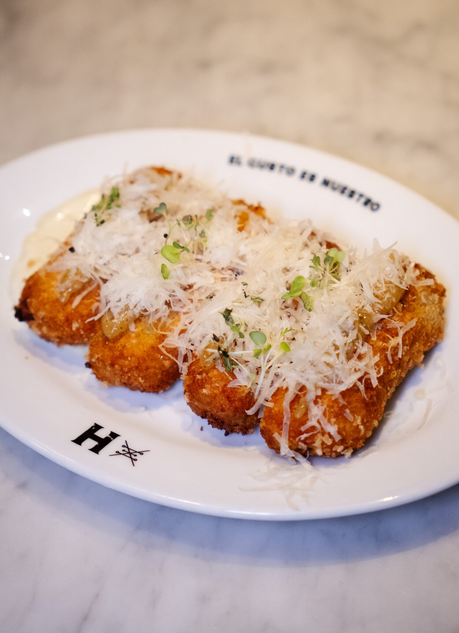 Plato de la degustaci&oacute;n con parmesano