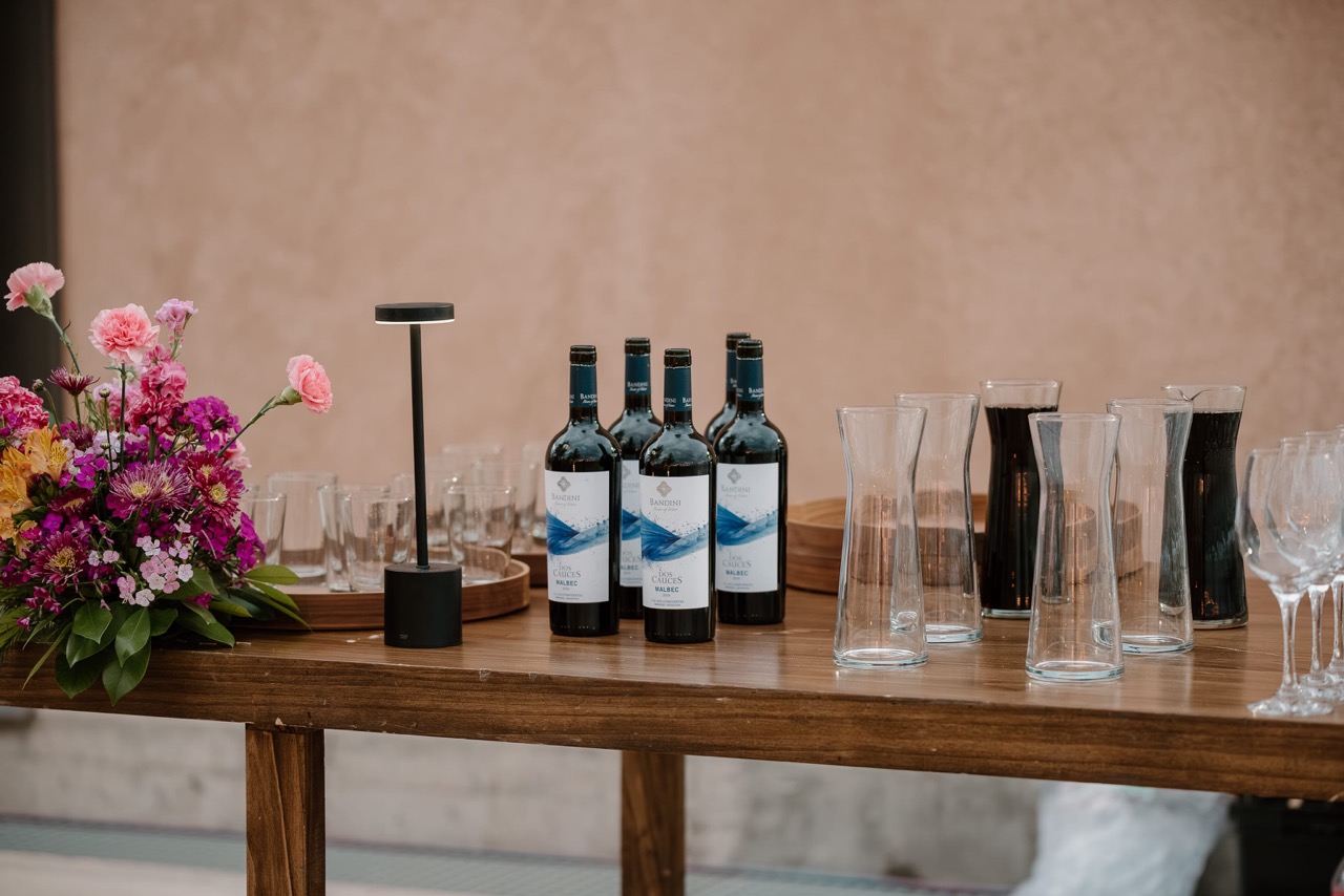 Experiencia Sunset Malbec, coctelería y vinos premium en Finca Bandini, Mendoza